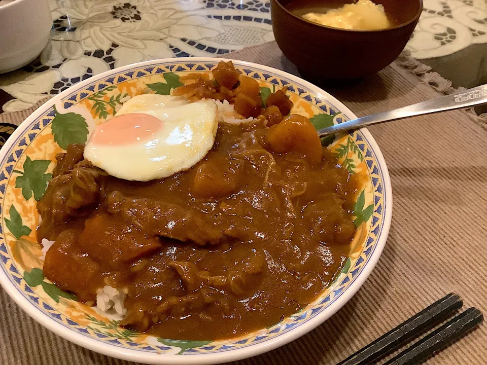 カレー🍛2日目は『目玉焼きトッピング』😋|アライさんさん