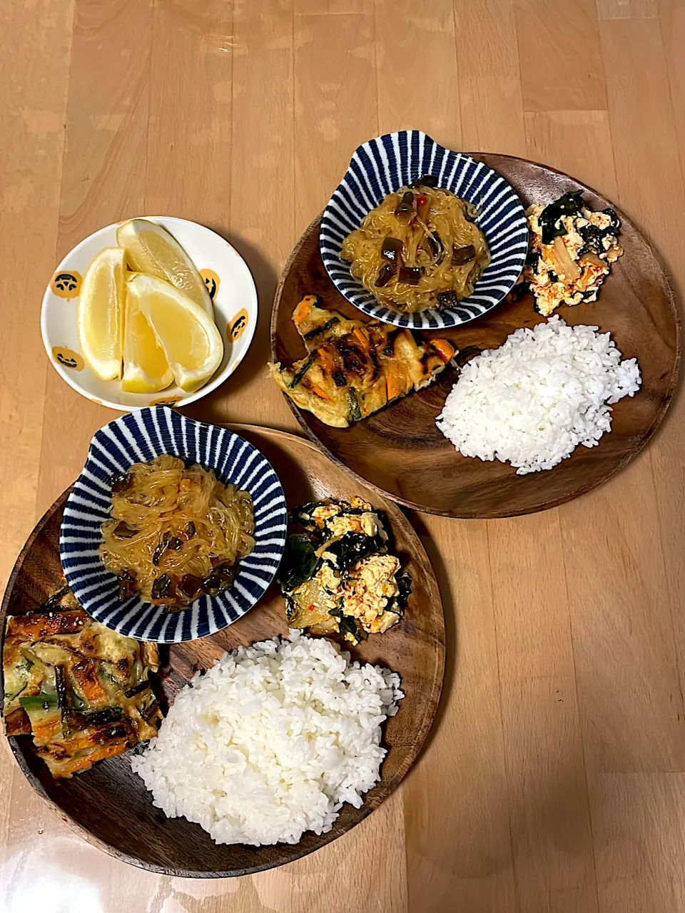 チヂミ　中華春雨　キムチと豆腐とわかめの和物　グレープフルーツ|そのみさん