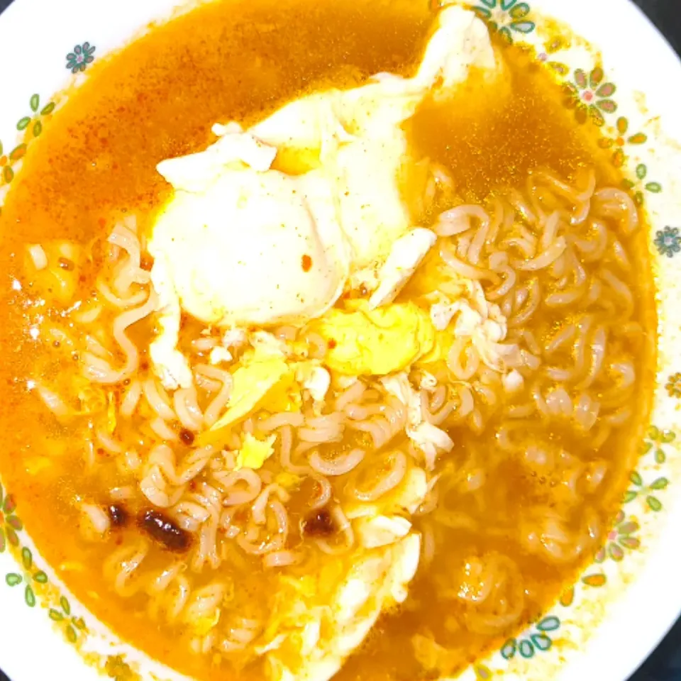 Curry Instant Noodle with Egg|simatasepetさん