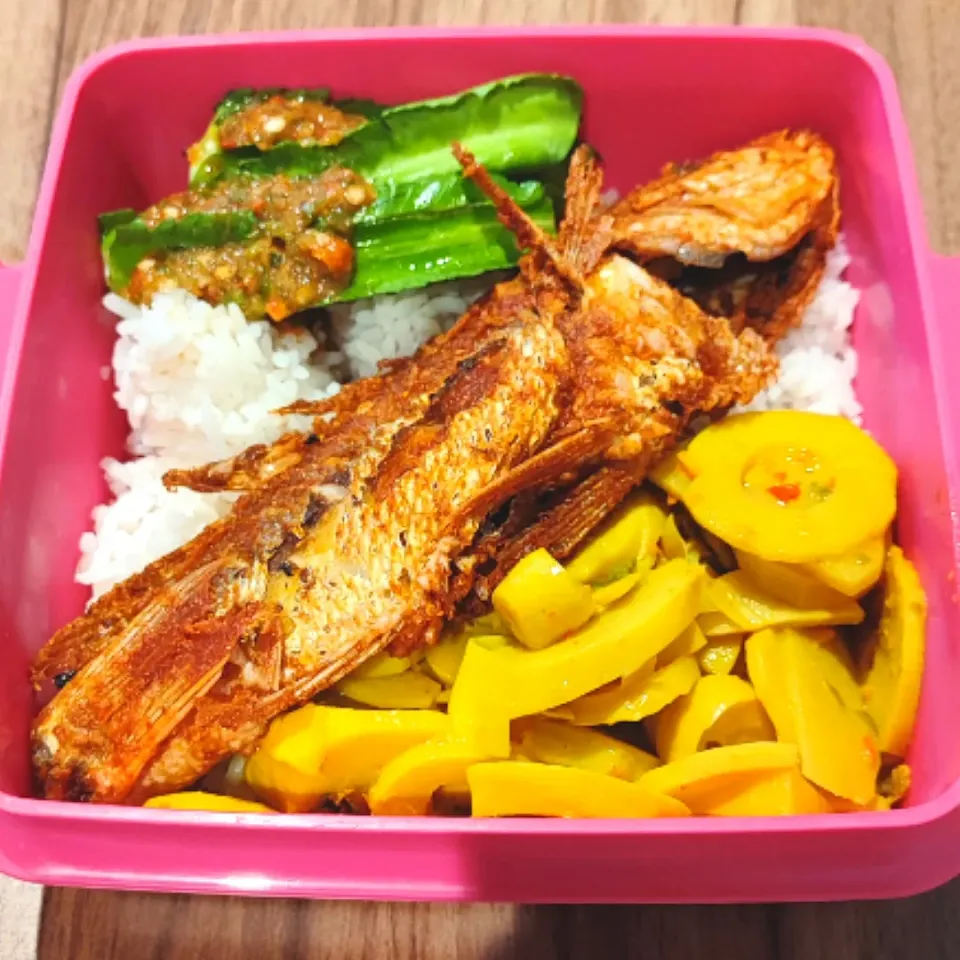 Mix Rice
- Masak lemak Rebung
- Ikan Kerisi Garing
- Ulam dan Sambal Belacan|simatasepetさん