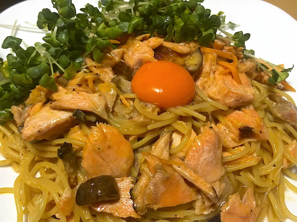 麹に漬けていた鮭をパスタで‼️|サチ😊さん