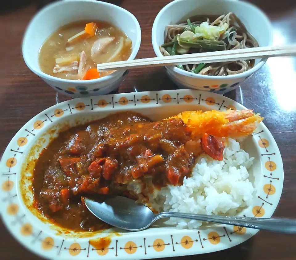 Snapdishの料理写真:三伏峠小屋のエビフライカレー～v(^o^)|たかたかさん