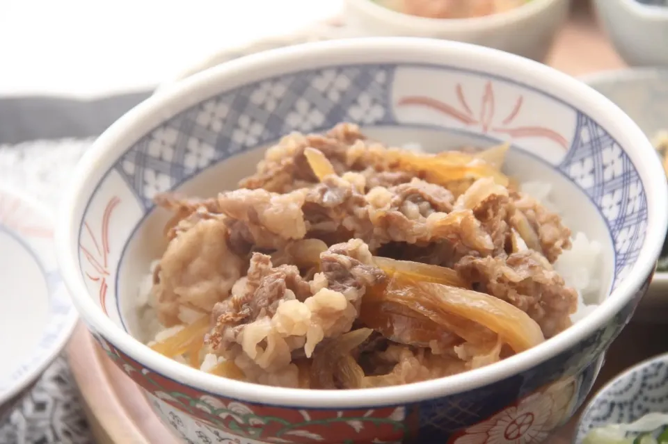 調理のコツ『日本酒たっぷり甘味は玉ねぎで作る自家製和牛の牛丼』【公式】料理研究家　指宿さゆり|【公式】料理研究家　指宿さゆり≫ｽﾀｼﾞｵ（ｽﾀｯﾌ運営）さん