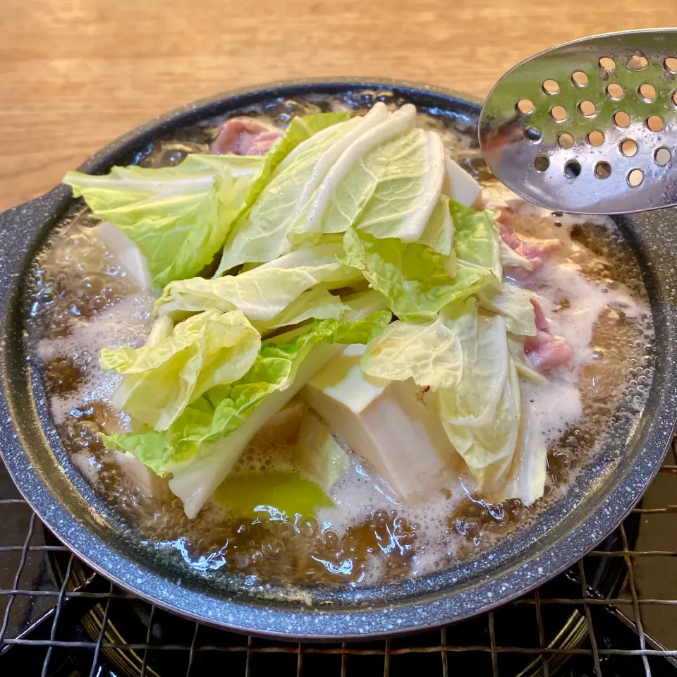 Snapdishの料理写真:豚バラ湯豆腐で晩酌スタート|ばくあんしゃさん