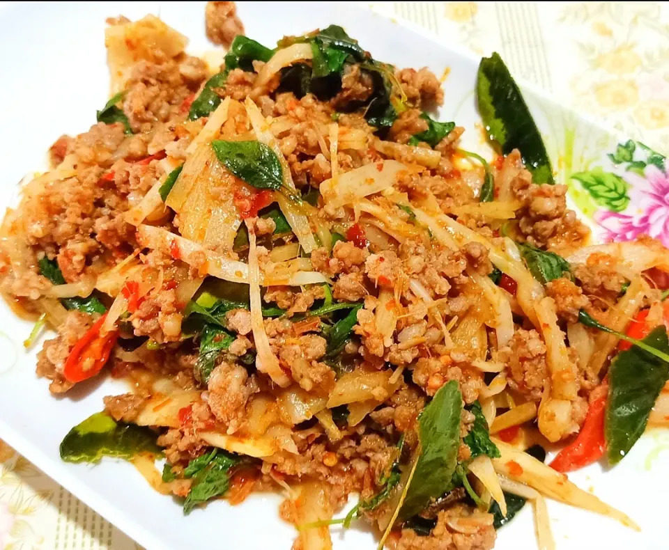 Spicy stir-fried minced pork and pickled bamboo shoots|🌿Veerapan Mu🌿さん