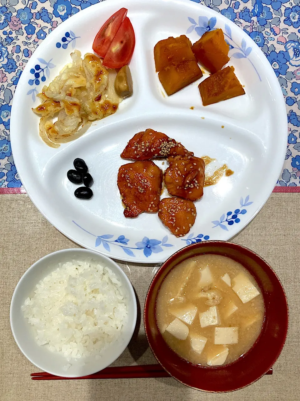 鮭の甘辛焼きとかぼちゃ煮と玉ねぎうまい|おしゃべり献立さん