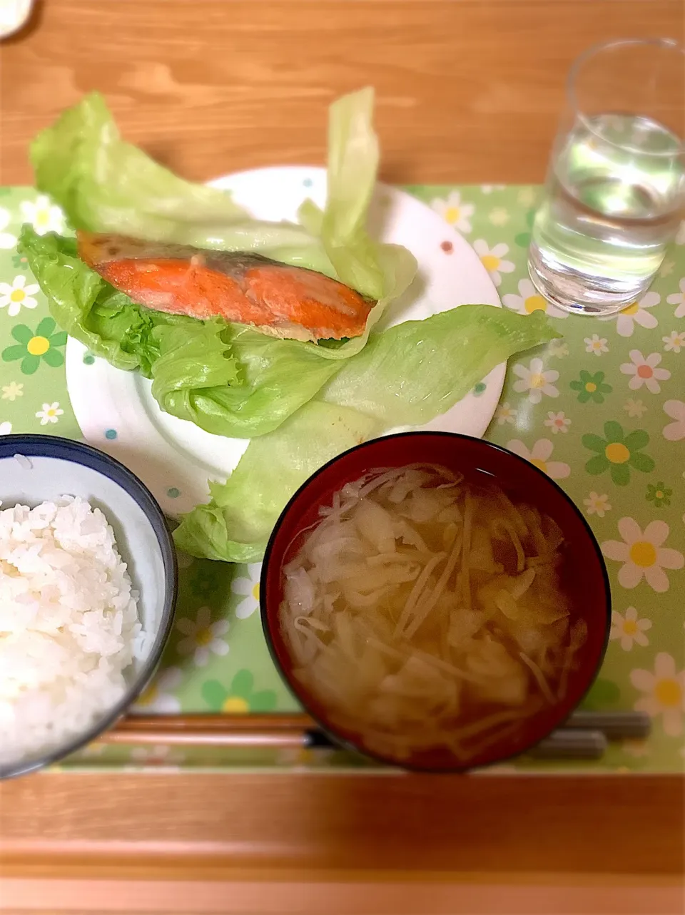 ネコ娘と　イヌ娘協力で　秋鮭の西京焼き定食　感謝です😁|Mzkさん