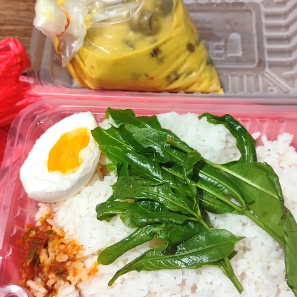 Mix Rice
- Masak Lemak Siput Sedut
- Telur Masin
- Ulam dan Sambal Belacan|simatasepetさん