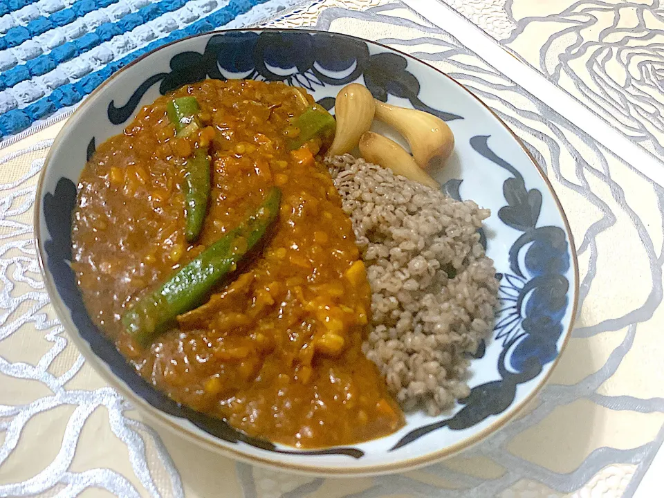 カレー粉、オールスパイス、クミン、ローリエを使った牛カレー|卍さん