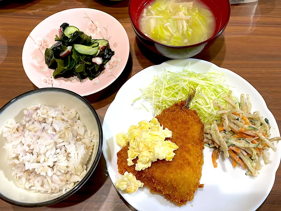 たくあんのタルタルソースでアジフライ　ごぼうサラダ　キャベツとえのきの味噌汁　タコときゅうりの酢の物|おさむん17さん