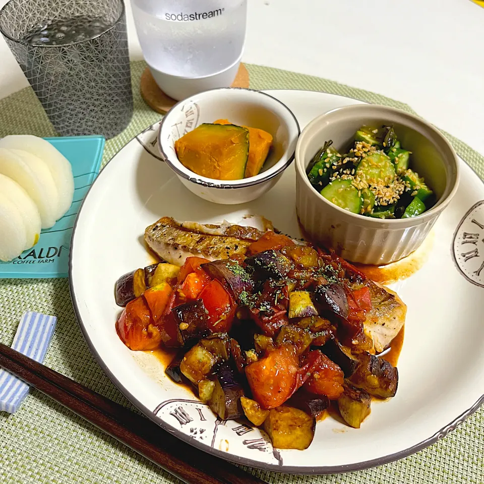 Snapdishの料理写真:9/14晩ご飯：鯛のソテー 茄子とトマトのバルサミコ酢ソース|ななみんさん