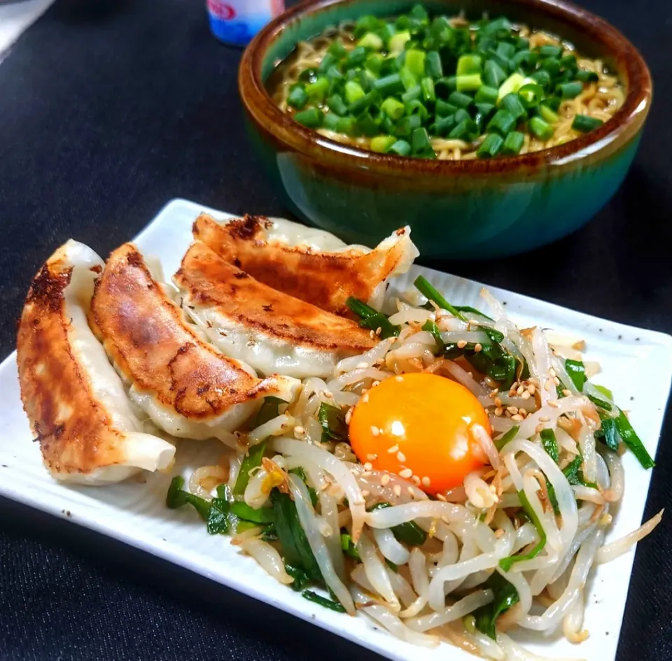 マギねぎ拉麺
まるかわ餃子
ニラもやしナムルを添えて|マギーさん