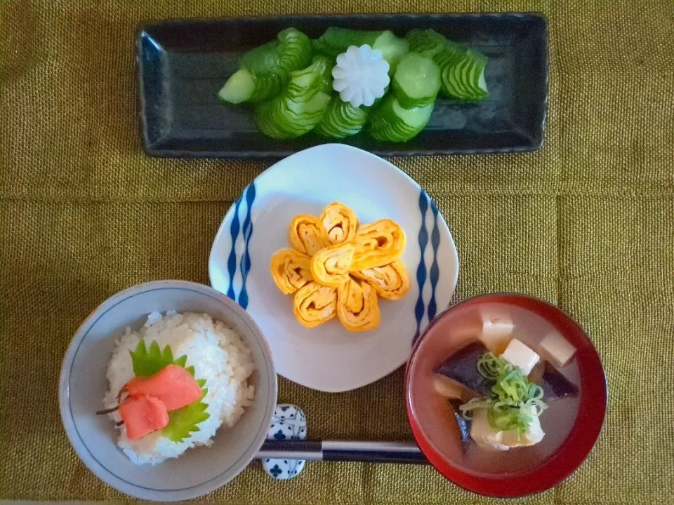 Snapdishの料理写真:花型盛り付け玉子焼き|アカネ💖さん