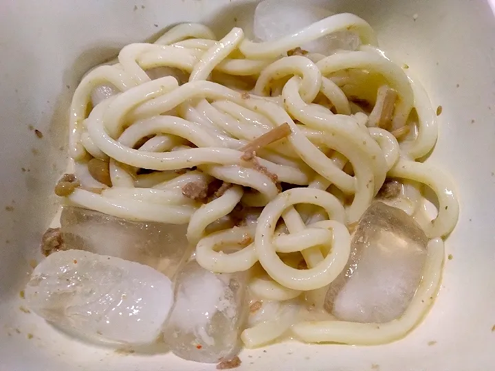 なめ茸と肉そぼろ入り胡麻ダレ冷やしうどん|darkbaronさん