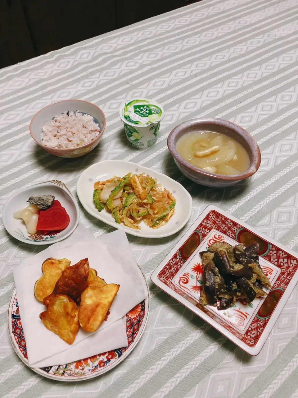 grandmaの晩ごはん☆ 今夜は初物のさつま芋の唐揚げ…茄子🍆の酢味噌和え…ゴーヤとコンニャクでキムチキンピラ…キュウリのあんかけ…天高く馬肥ゆる秋…夏太りの私に又々、秋太りするやん頂きます|kaoriさん