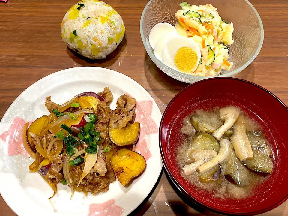 チュモッパ　茄子と揚げの味噌汁　ポテトサラダ|おさむん17さん