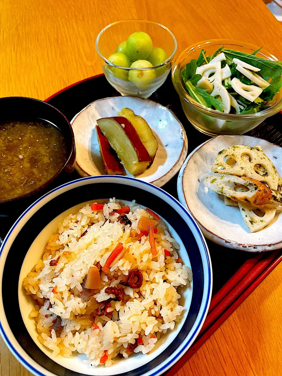 炊き込みご飯と作り置きで晩御飯|Mikaさん