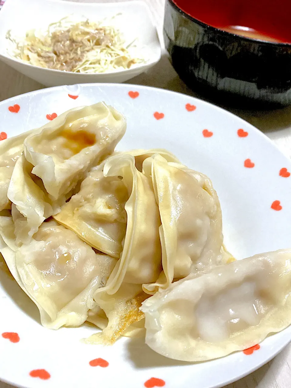 ニラたっぷり餃子ポン酢かけ、冷やしネギ味噌汁、キャベツサラダ|Ayaさん