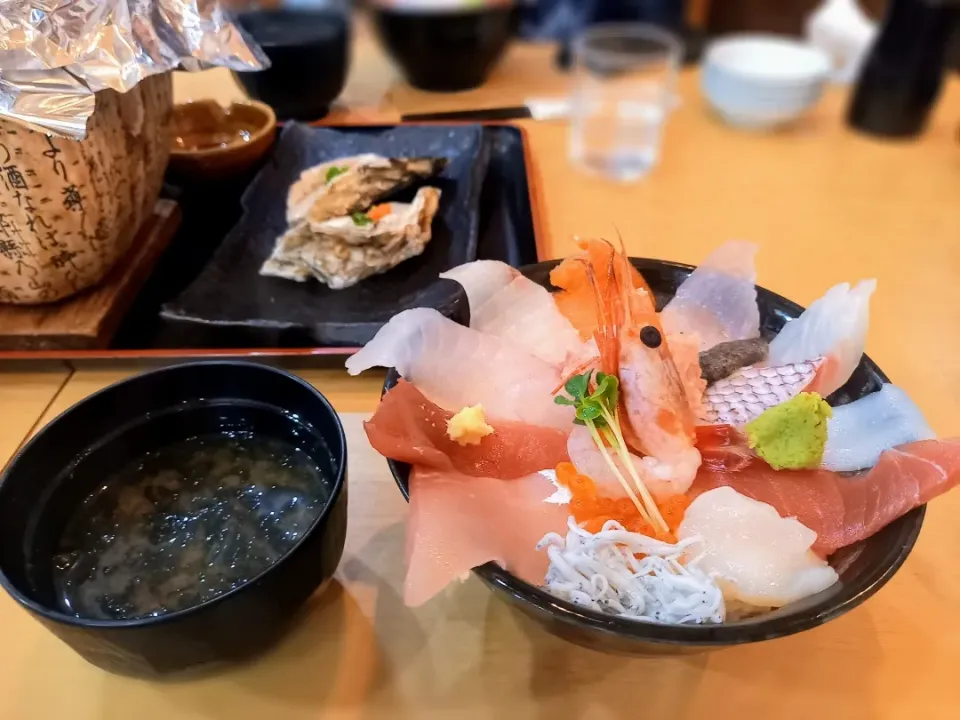 海鮮丼🦐|ひなねこさん