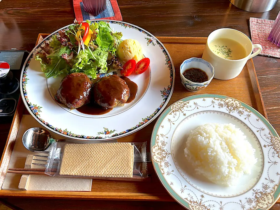 黎明荘のハンバーグランチ|hiroeさん