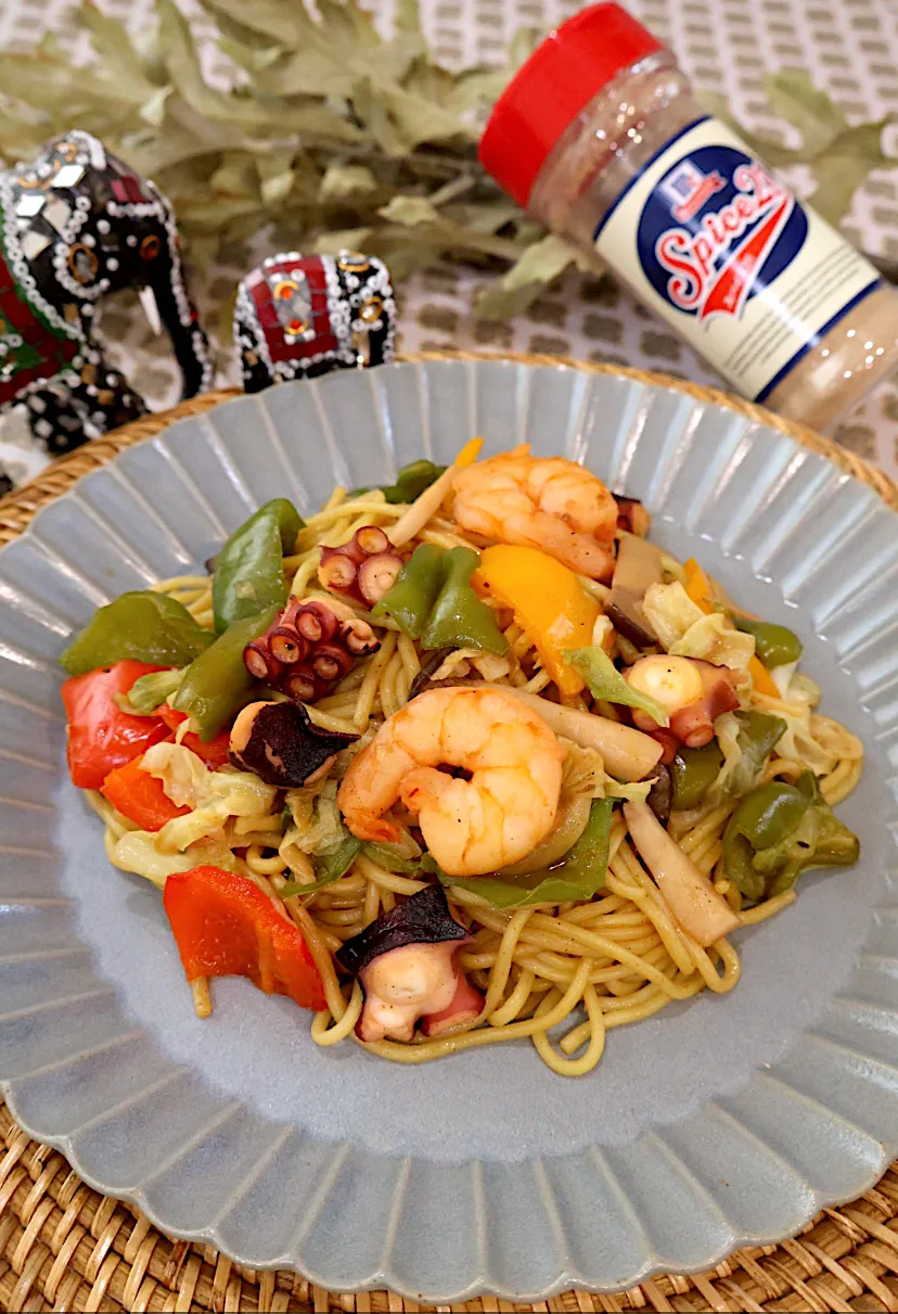 えび🦐とタコ🐙のスパイシーカレー焼きそば|めいめいさん