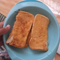 French toast PB:
roti
telur
pb
skm
uht
filling selai coklat|Miftahul Husniさん