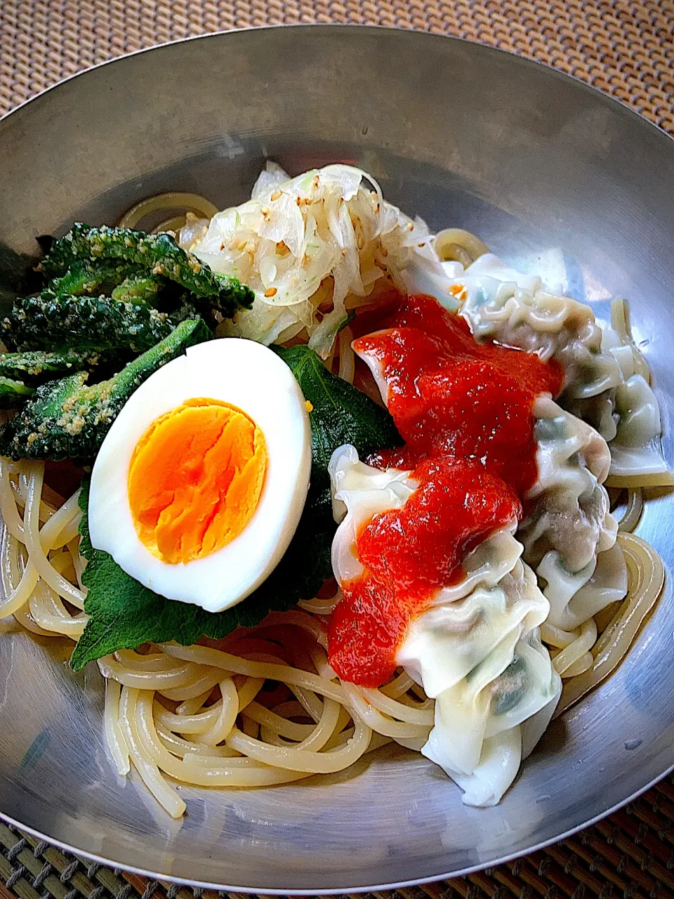 Snapdishの料理写真:水餃子のせ冷麺🥟🥟🥟|ジュンコ バイヤーさん