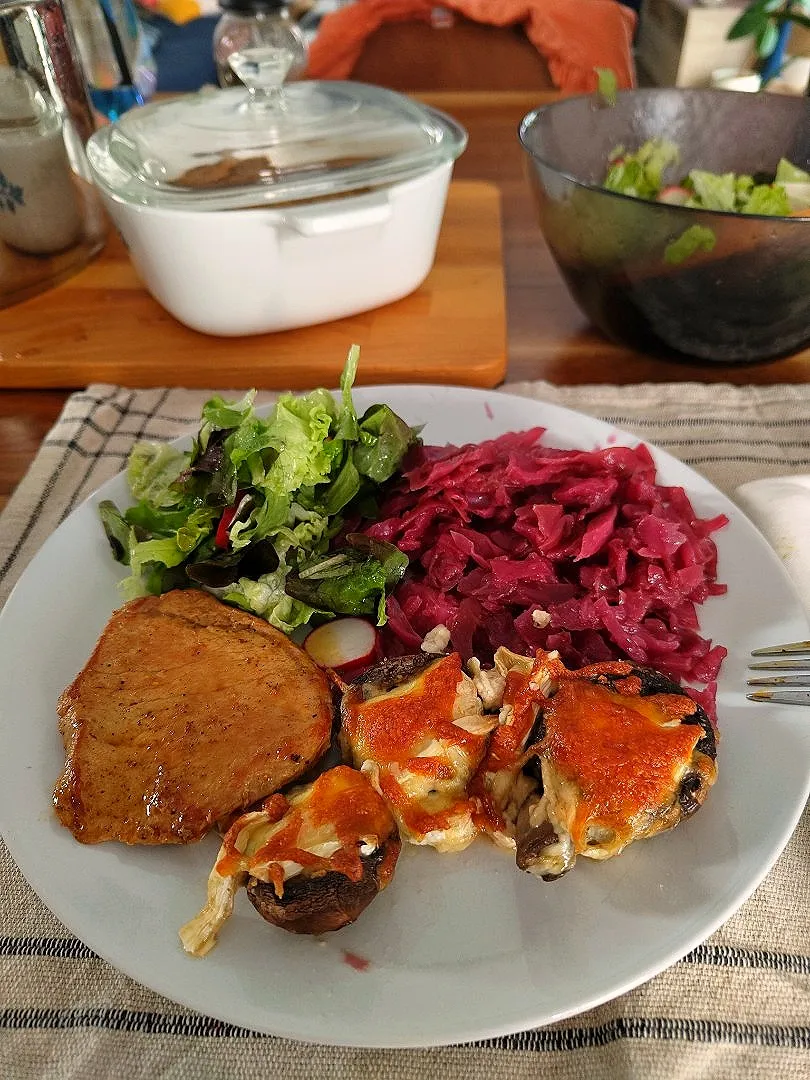 Pork steak with cheese mushrooms and pink cabage|Vera Andrianova Forwerkさん