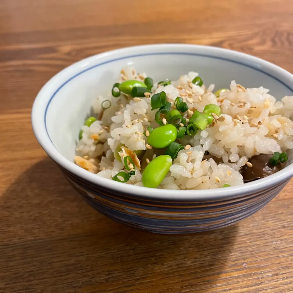 鮭としめじと枝豆の炊き込みご飯|いがをさん