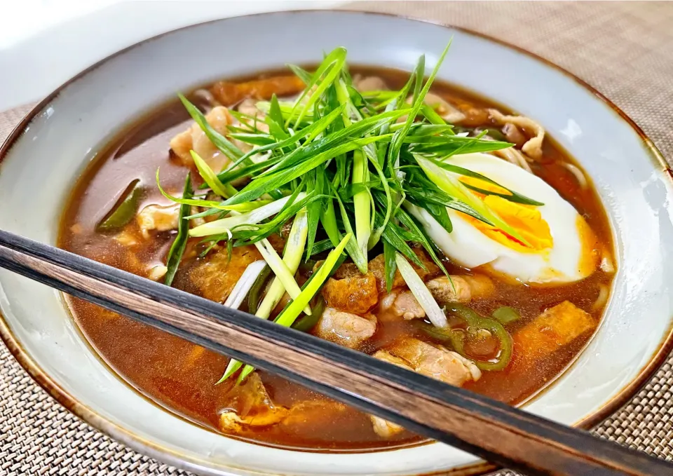 油揚げ、豚バラ、万願寺でカレー半田麺。|mattさん