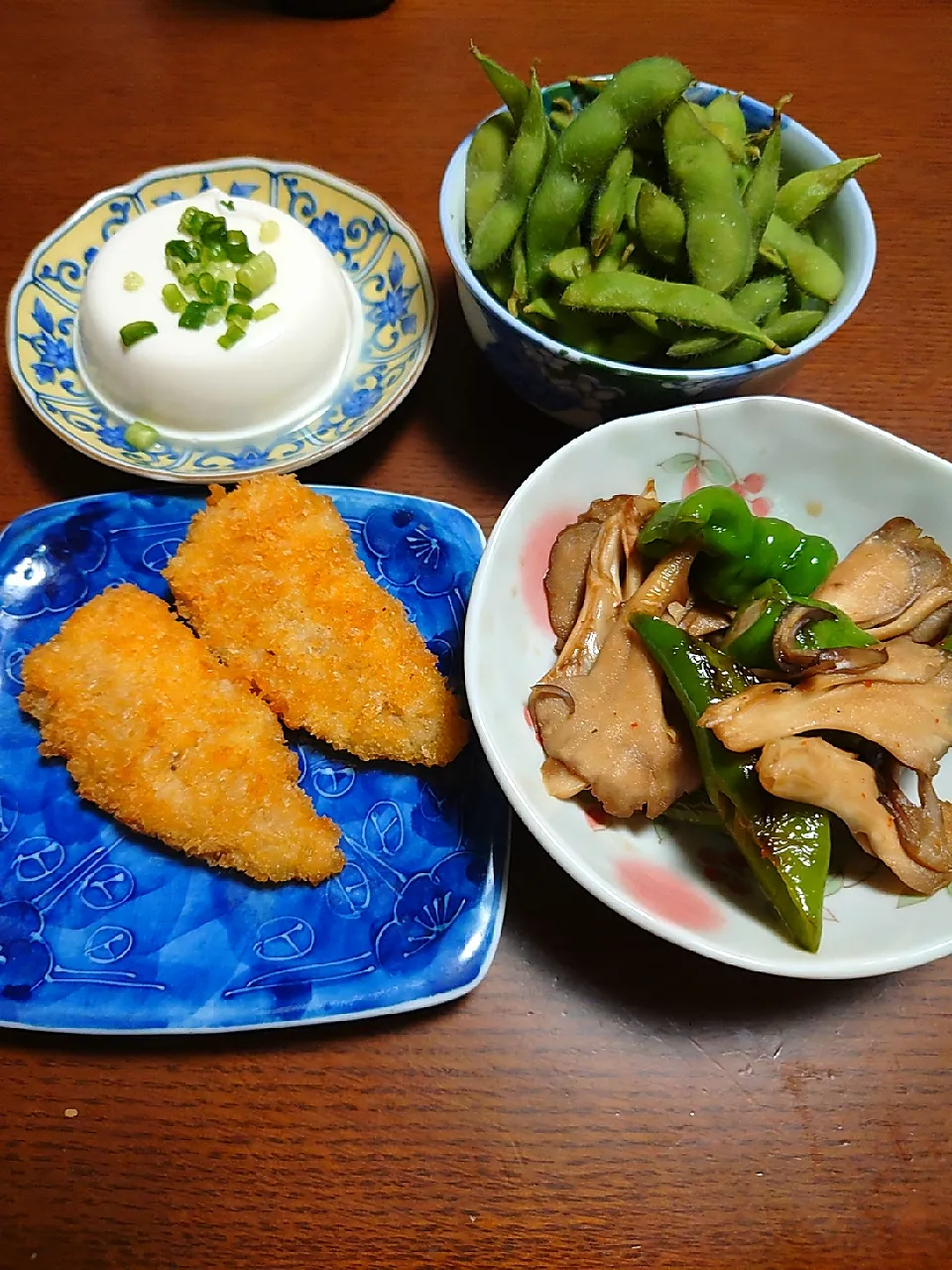 アジフライ
万願寺唐辛子と舞茸炒め
枝豆
冷奴|ぱやさん