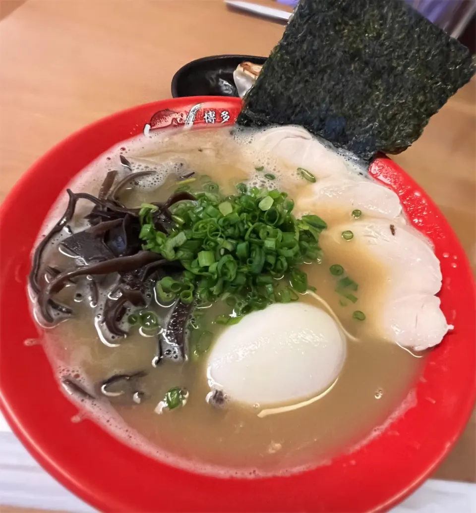 味玉白湯ラーメン🍜|toshi,I🍴さん