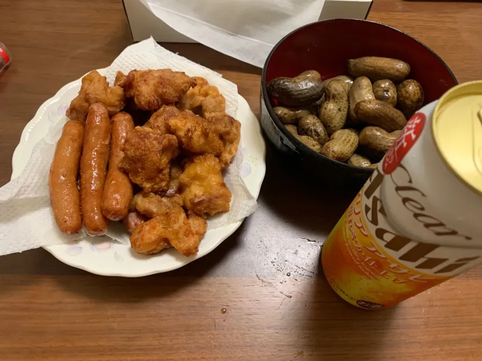 唐揚げ　揚げウインナー　味付けピーナッツ|tommoさん