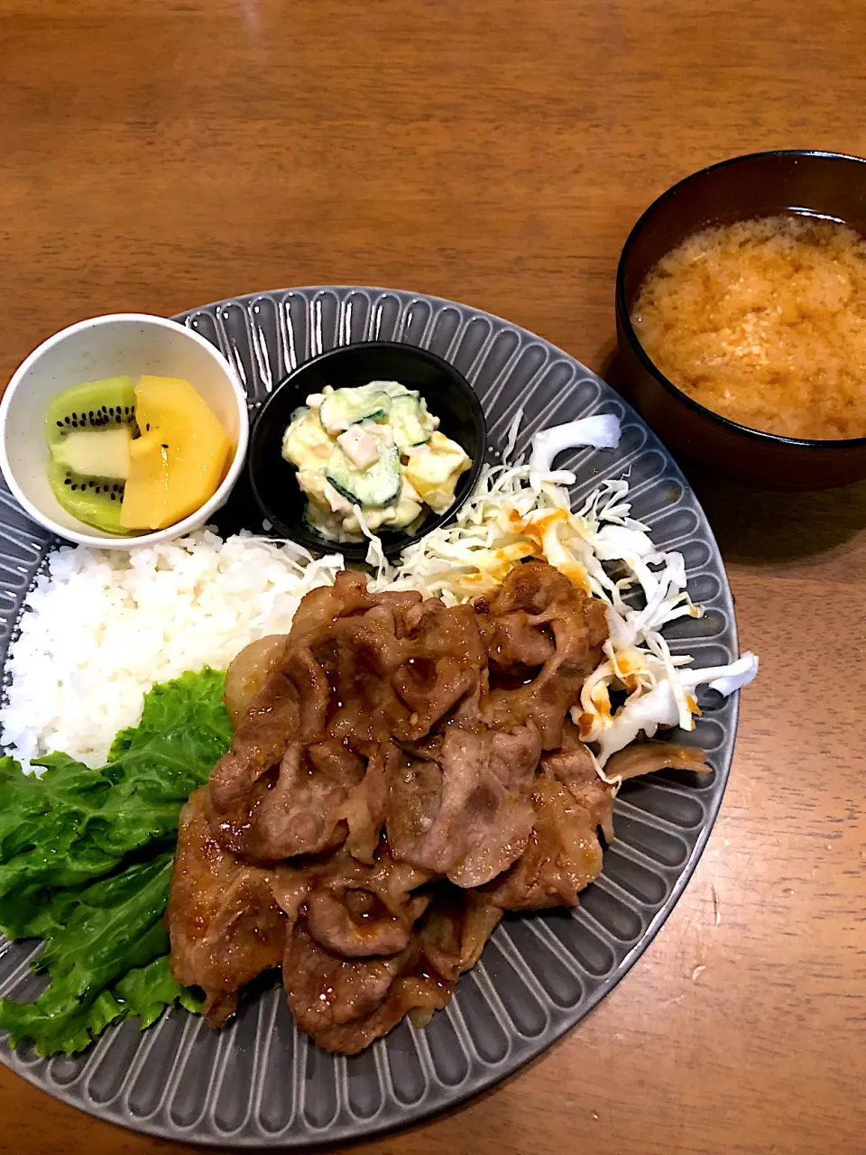 Snapdishの料理写真:ワンプレートご飯　生姜焼き|ｙａｋｋｏさん