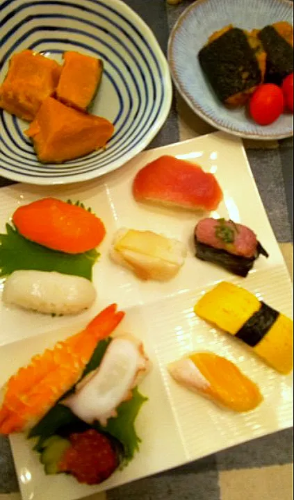 Snapdishの料理写真:'23．9/18
スーパーのお寿司😋|たえさん