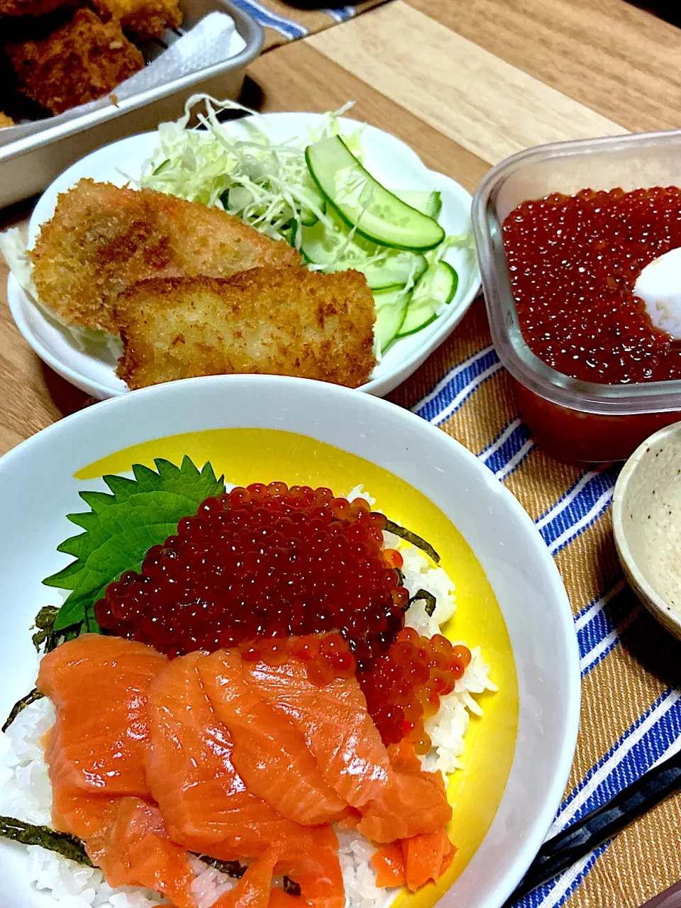 Snapdishの料理写真:いくら醤油漬け第二回。鮭親子丼と鮭フライでお夕飯🍽️|renharuruさん