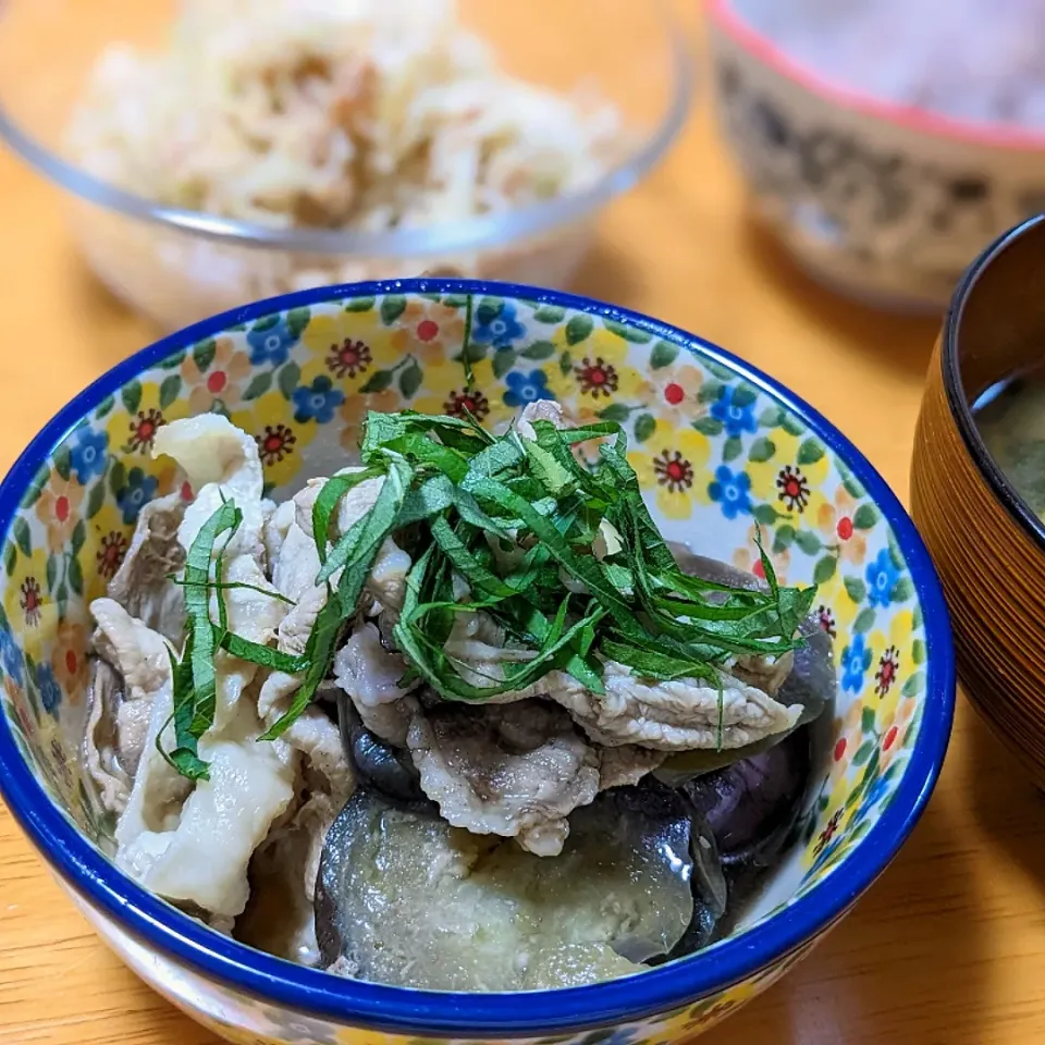 Snapdishの料理写真:豚バラ茄子のぽん酢煮🍆|きなこもちさん