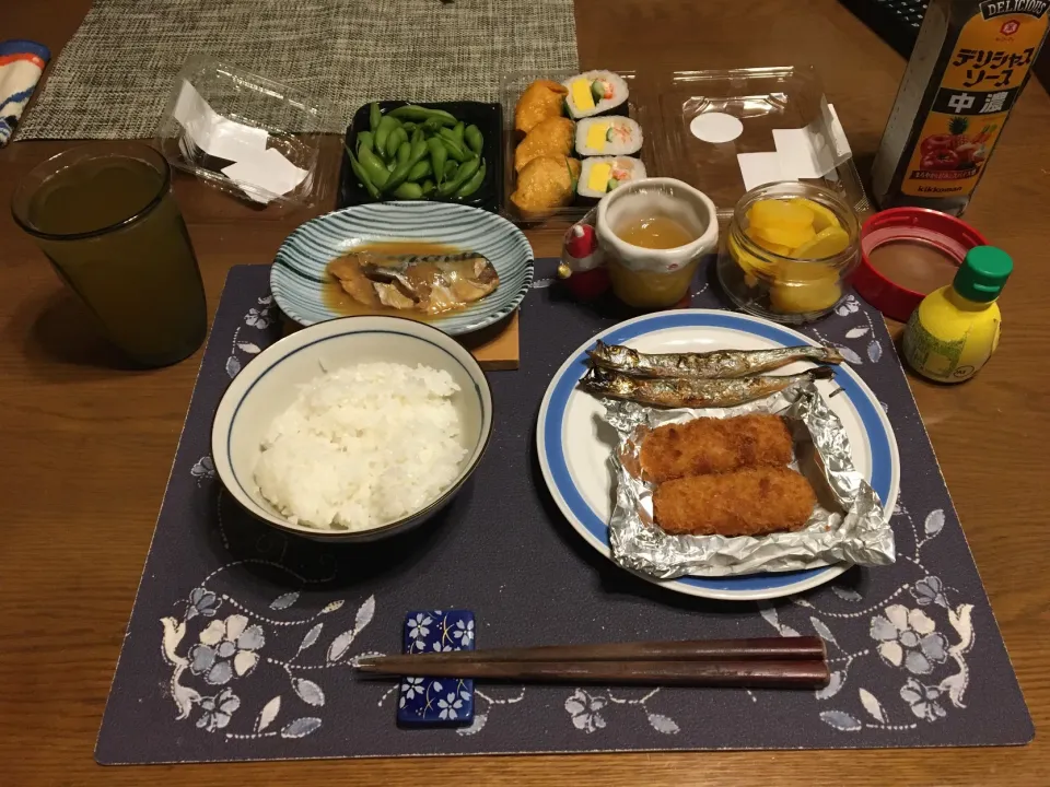 Snapdishの料理写真:ご飯、鯖の味噌煮、カニクリームコロッケ、子持ちししゃも、枝豆、太巻き、稲荷寿司、沢庵、冷茶、りんごジュース寒天(夕飯)|enarinさん