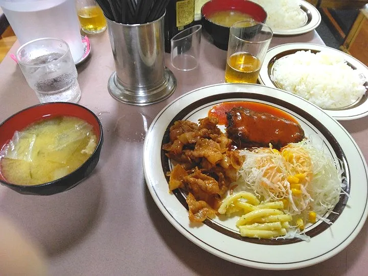 Snapdishの料理写真:美味しんぼうの
焼き肉と自家製ハンバーグ|よっちびやばんぶーさん