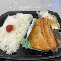 Snapdishの料理写真:ご飯 ハムカツ ツナのココット きんぴらごぼう|抹茶アイスさん