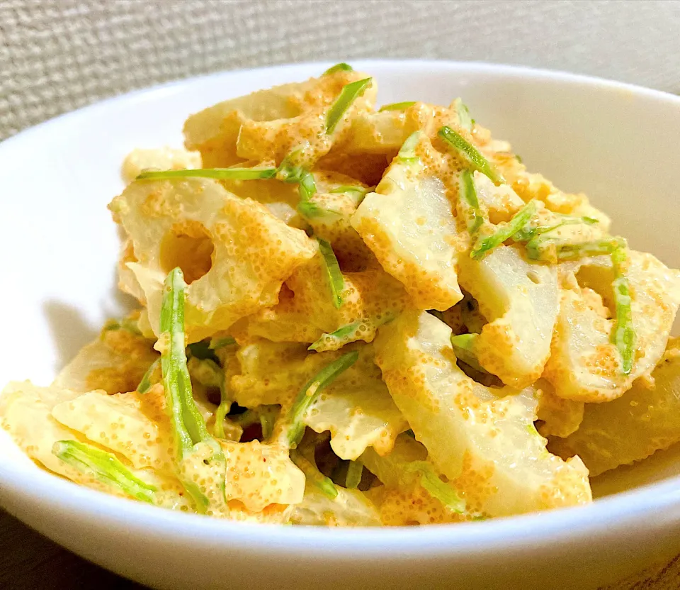 Snapdishの料理写真:シャキシャキれんこんと絹さや入り明太子マヨ和え🥢|makiയꕤさん