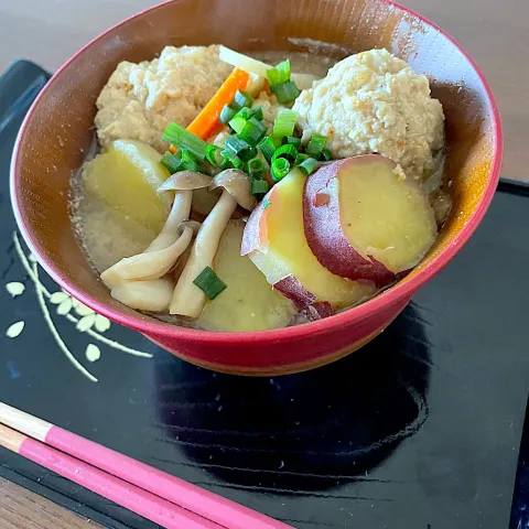 「料亭の味 フリーズドライつぶみそ」を使ってみたSnapdishの料理・レシピ写真:ふわふわ鶏団子とさつまいも🍠の粒みそ汁✨