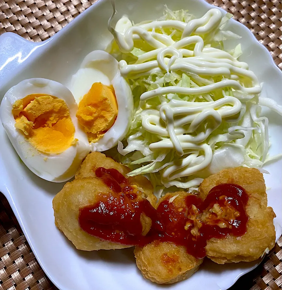 チキンナゲットとゆで卵|すくらんぶるえっぐさん