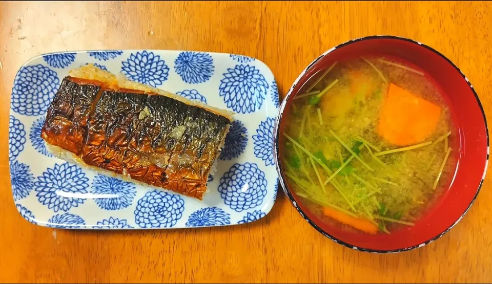 2023 0909　焼き鯖の押し寿司　豆苗とにんじんのお味噌汁|いもこ。さん