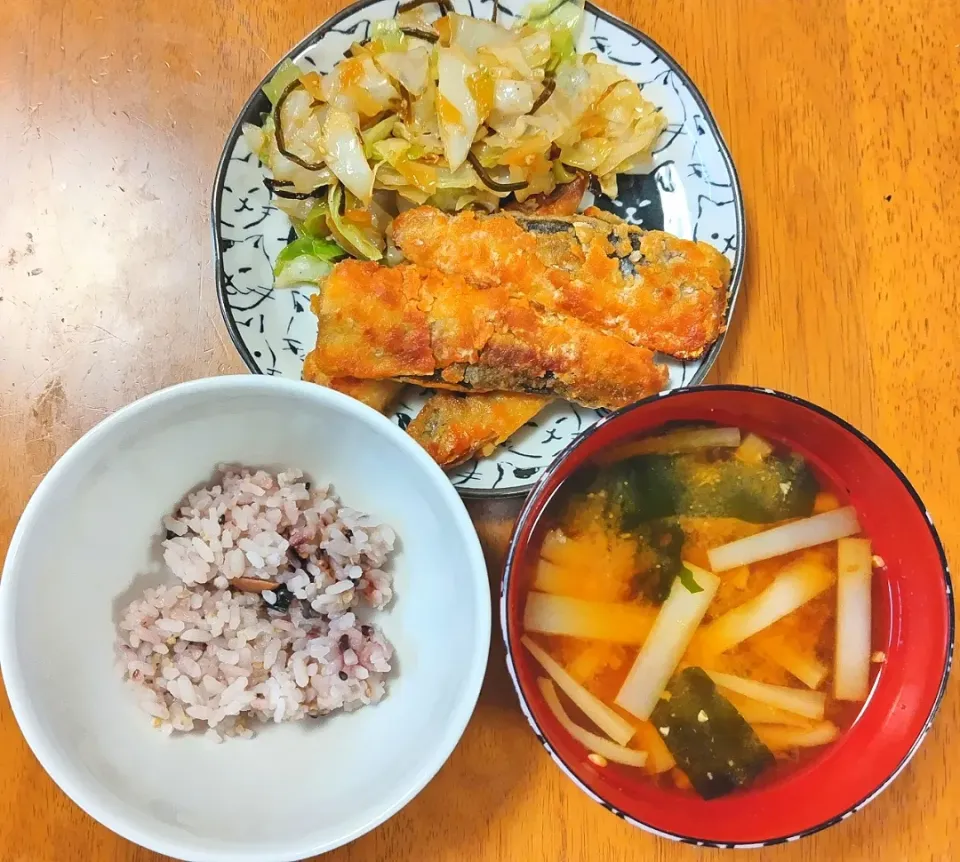 2023 0911　鰯の醤油ソテー　キャベツの塩昆布和え　大根とわかめのお味噌汁|いもこ。さん