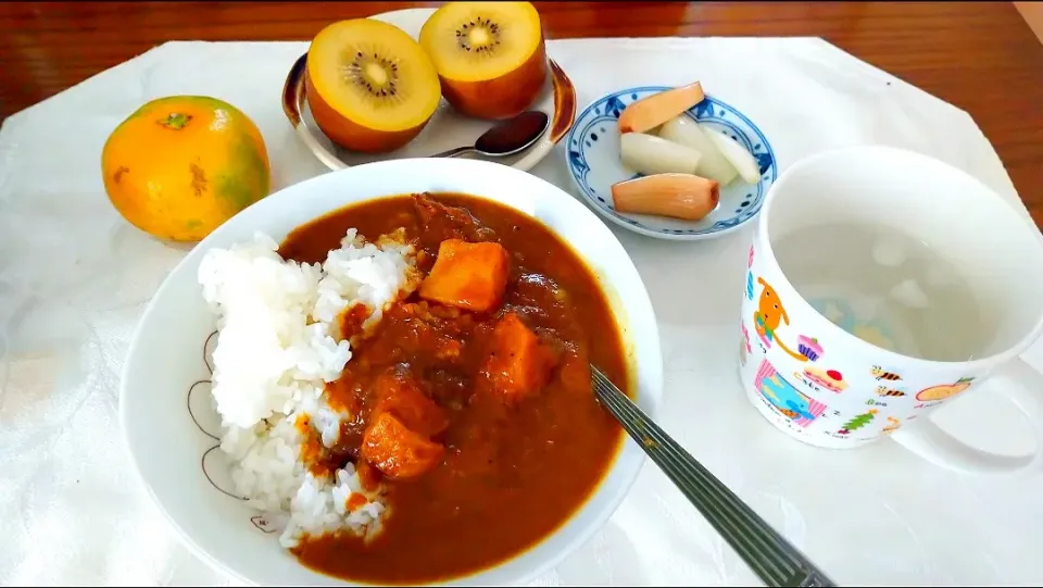 9/19のお昼ごはん
中村屋のレトルトカレーで
おいしく食べて暑さに負けないよ😆|卯月さん