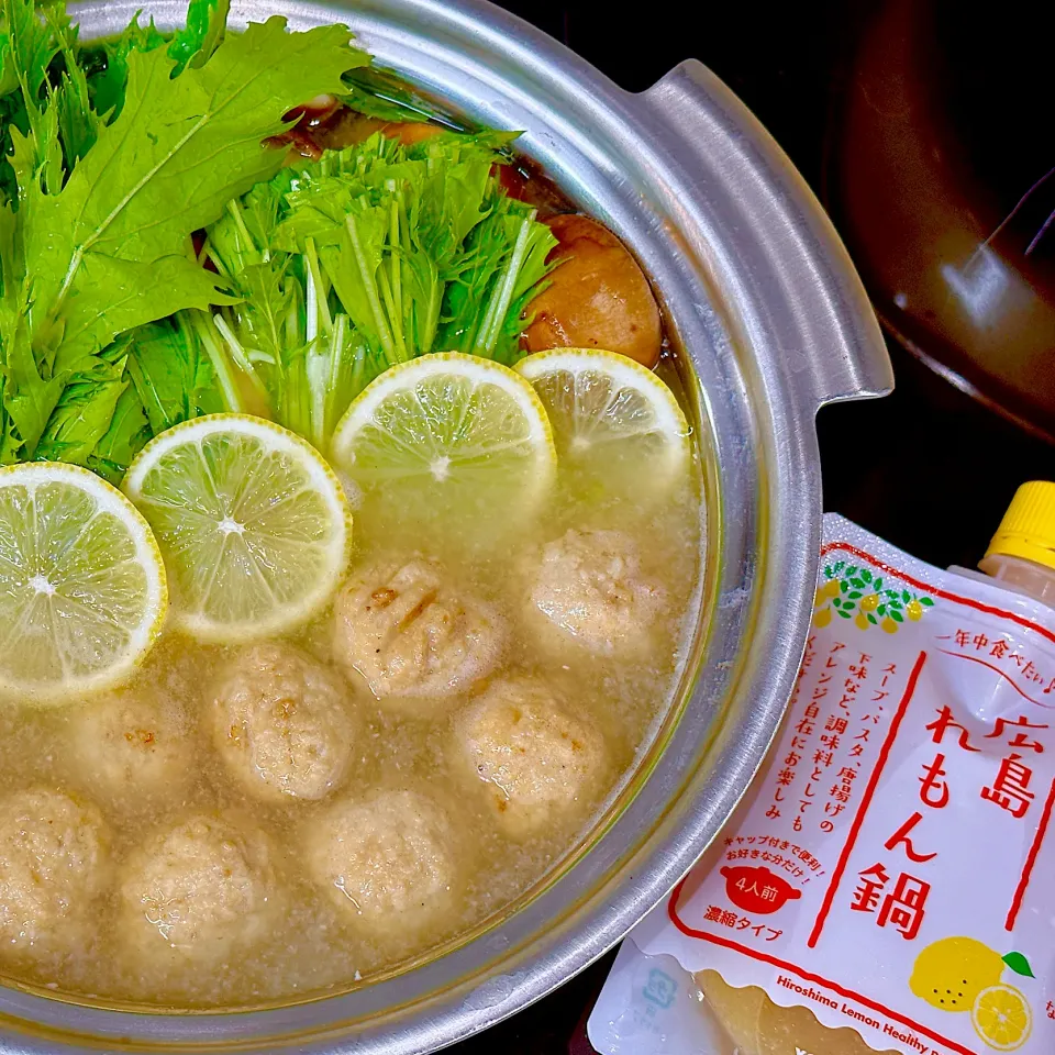 Snapdishの料理写真:鳥つくねのレモン鍋🍲|にゃあ（芸名）さん