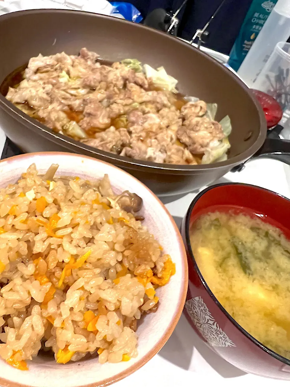 Snapdishの料理写真:蒸し豚、炊き込みご飯、豆腐とわかめ味噌汁|rasaさん