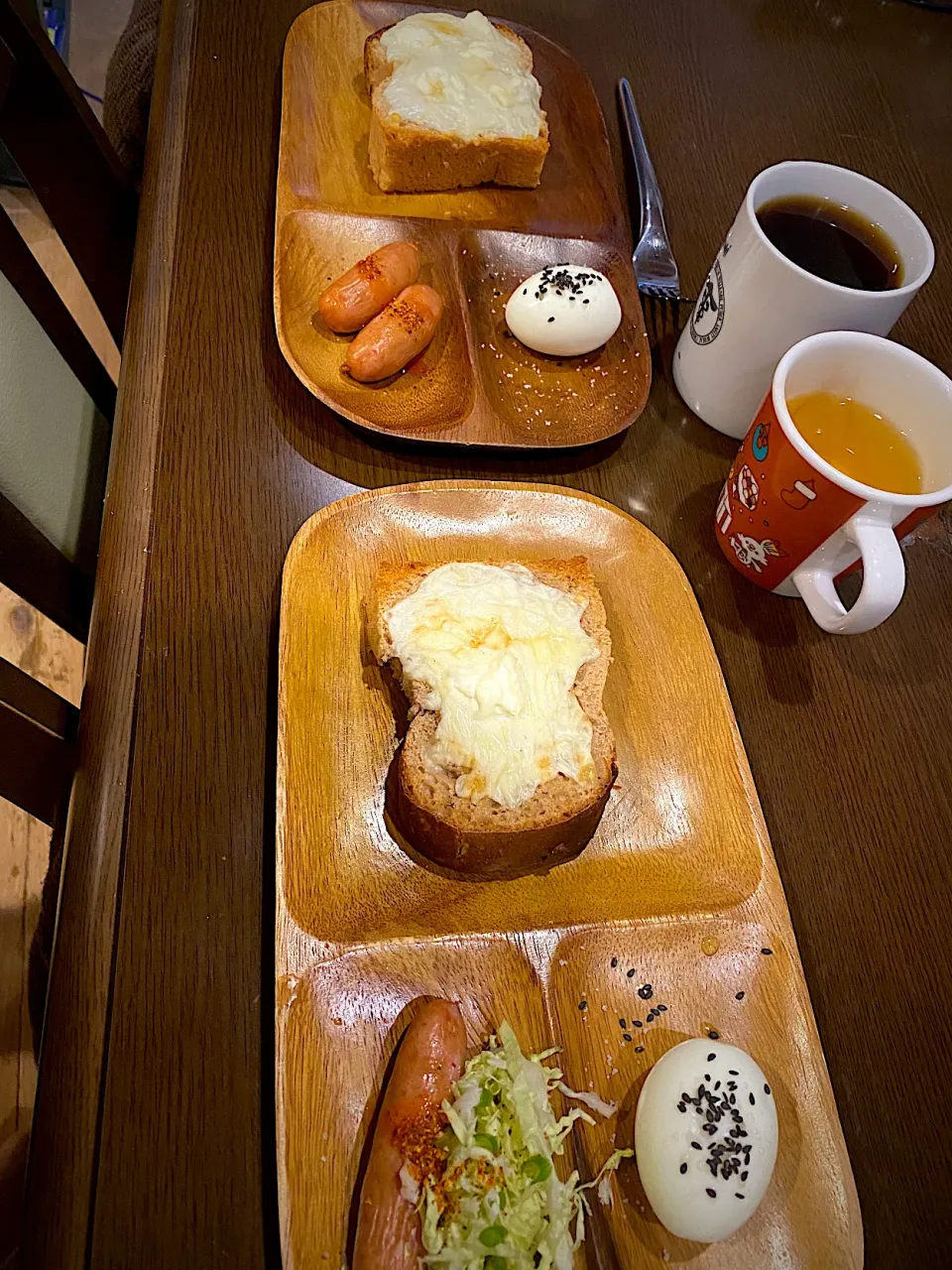 Snapdishの料理写真:あずき茶食パンのチーズトースト　茹で卵　焼きソーセージ　コーヒー|ch＊K*∀o(^^*)♪さん