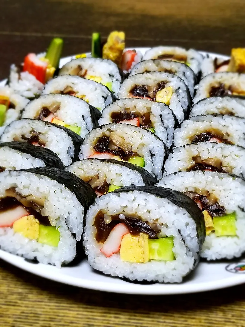 急に食べたくなった太巻き寿司🍣|ぱんだのままんさん